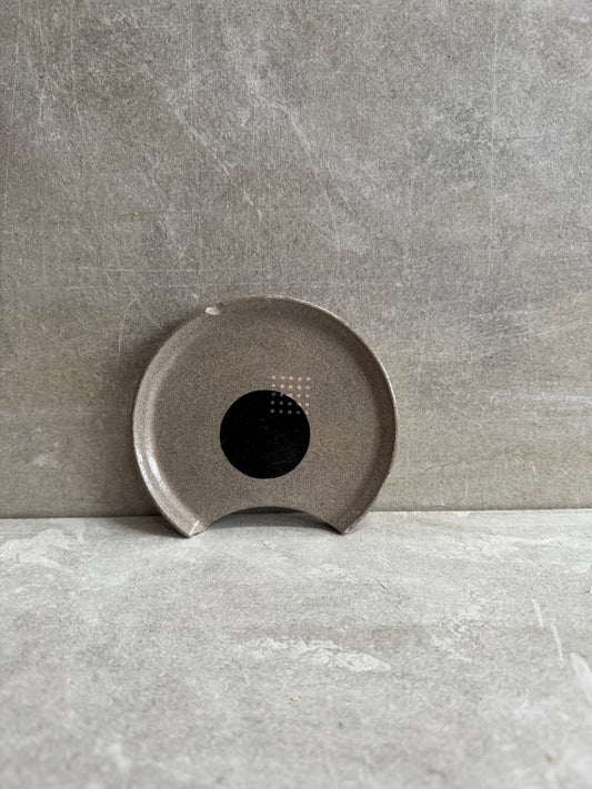 Spoon rest with geometric design