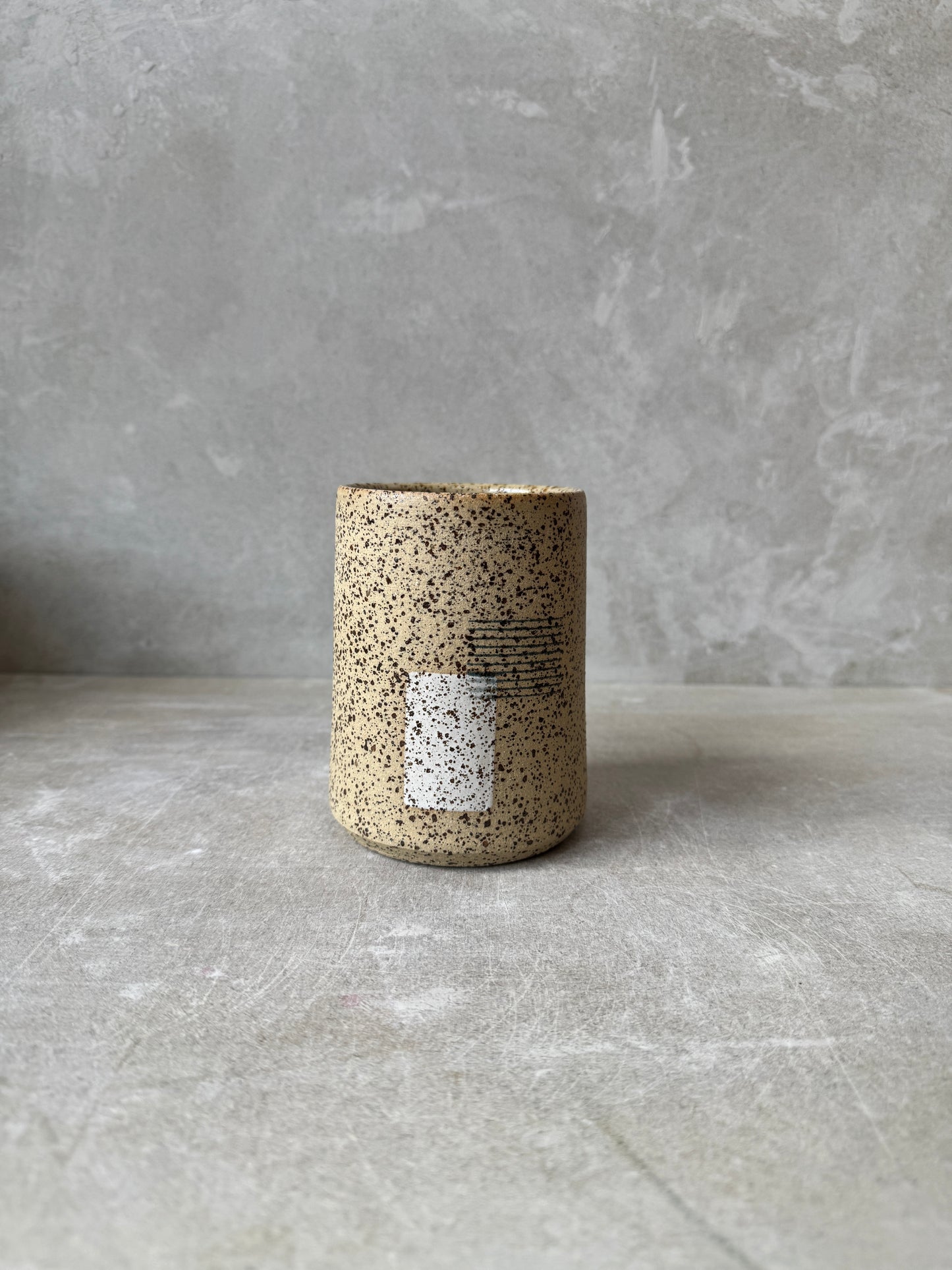 vase / utensil pot