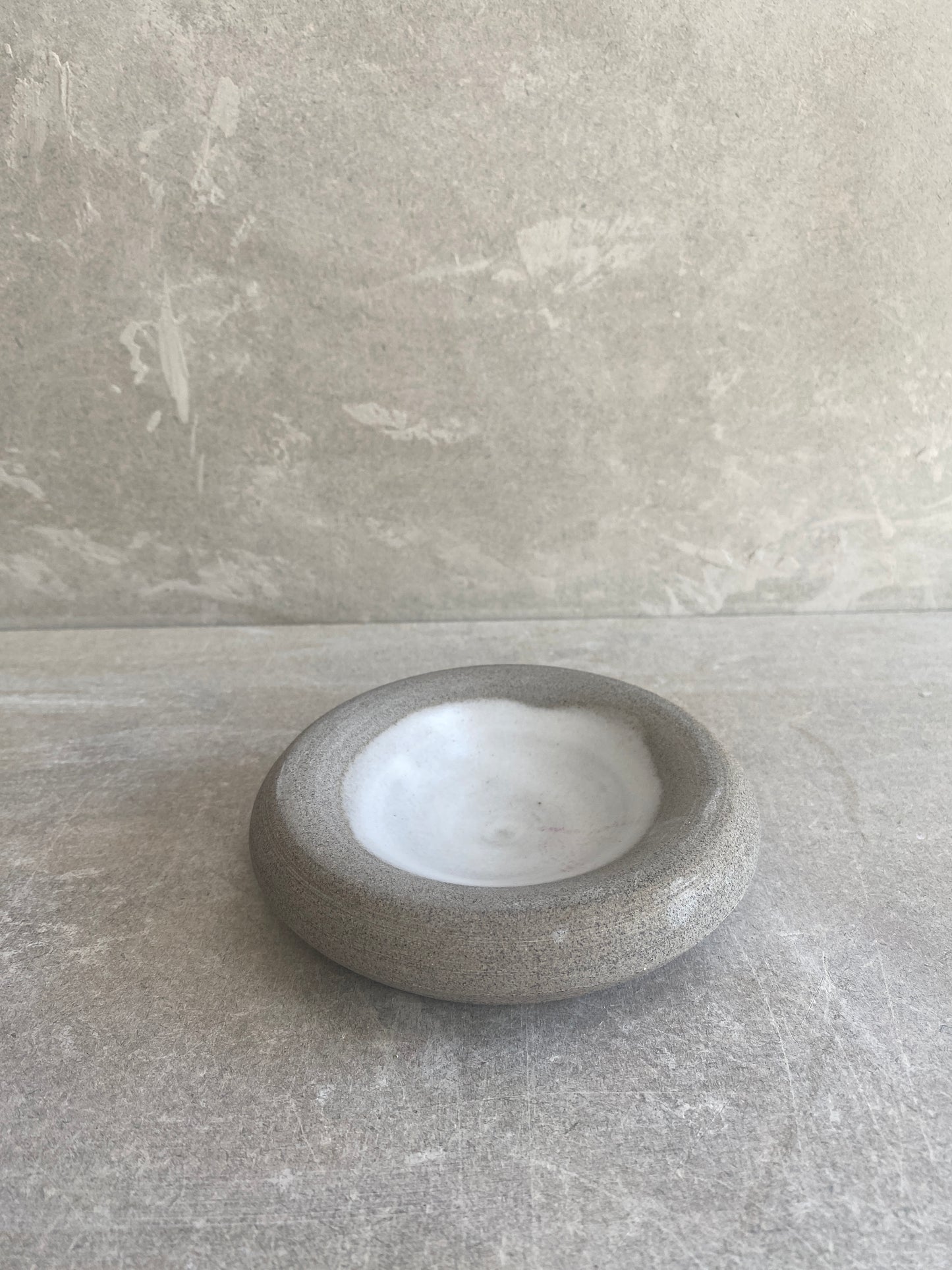 Hollow rimmed dish