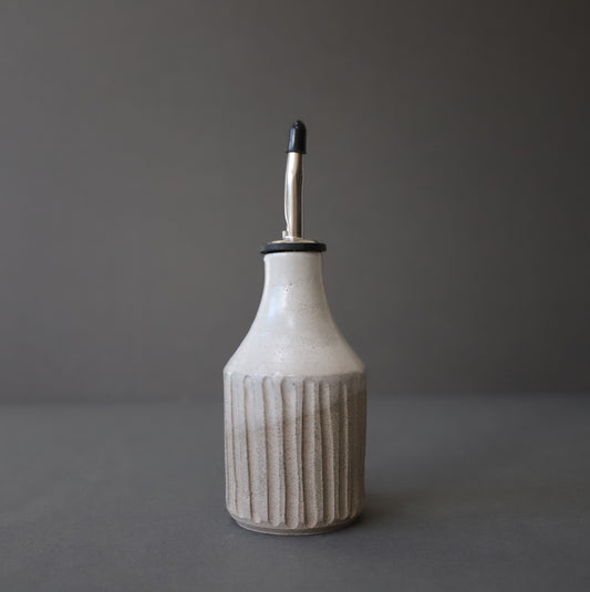 Oil pourer