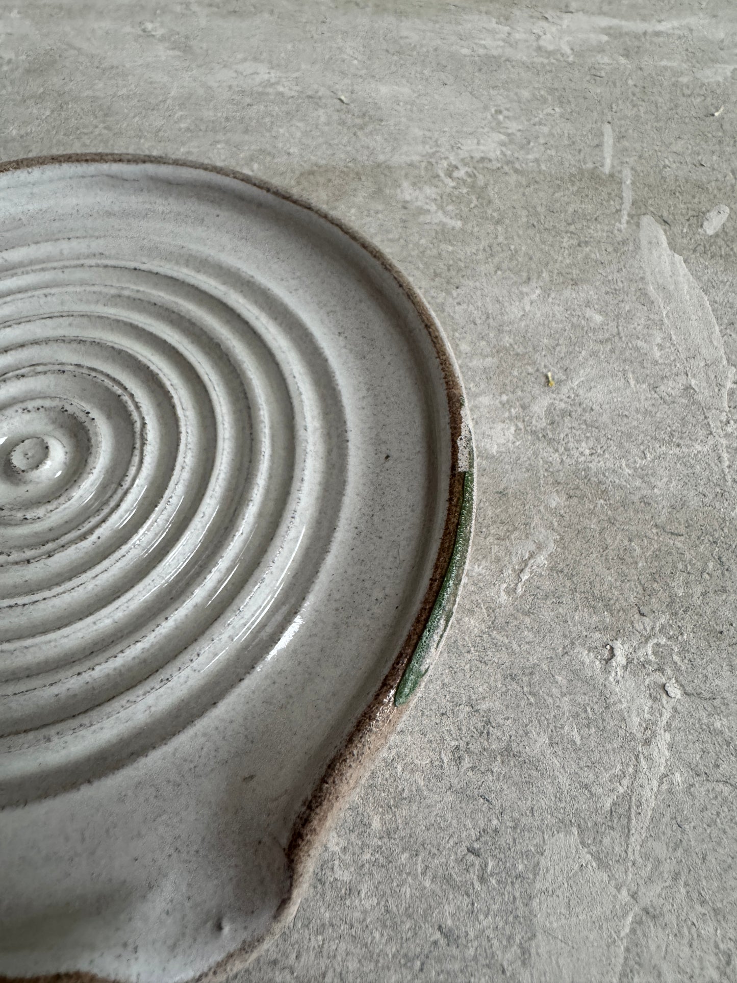 Garlic / Ginger Grater in white