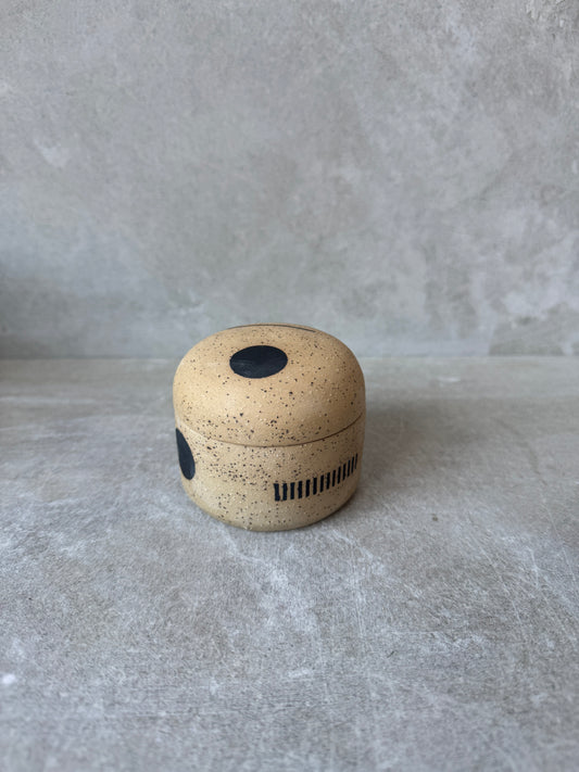 lidded pot