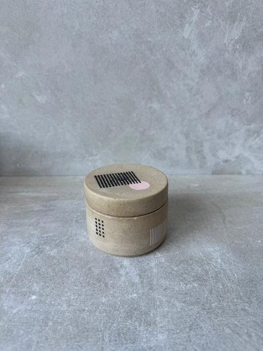 lidded pot