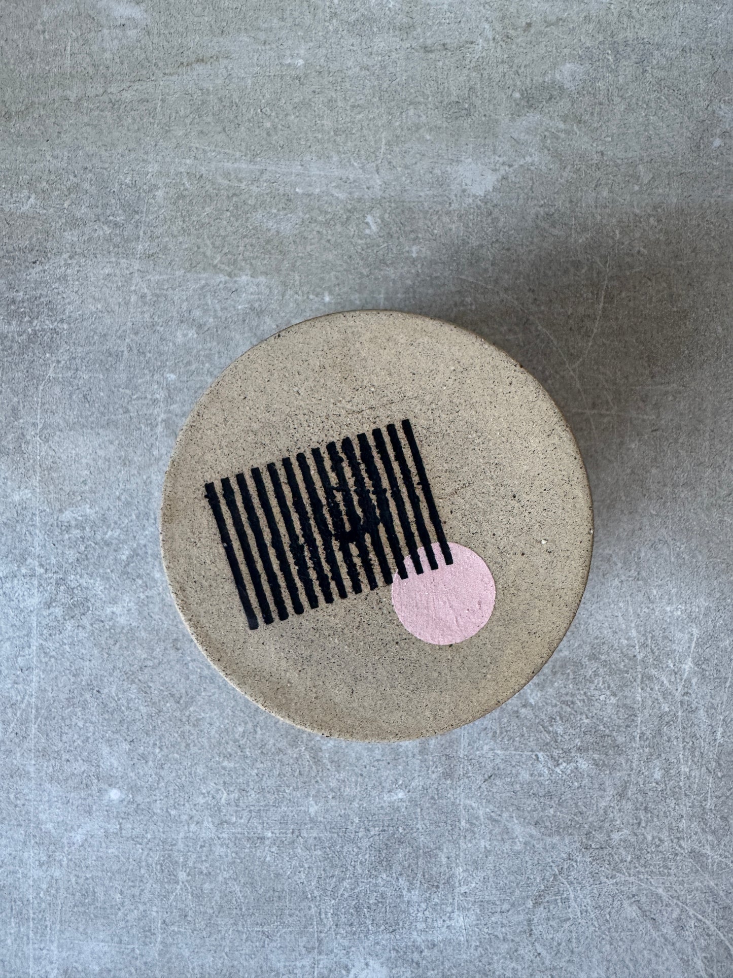 lidded pot