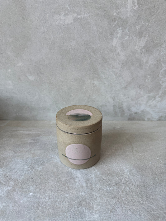 lidded pot