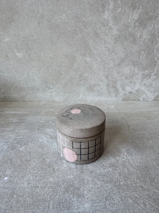 lidded pot