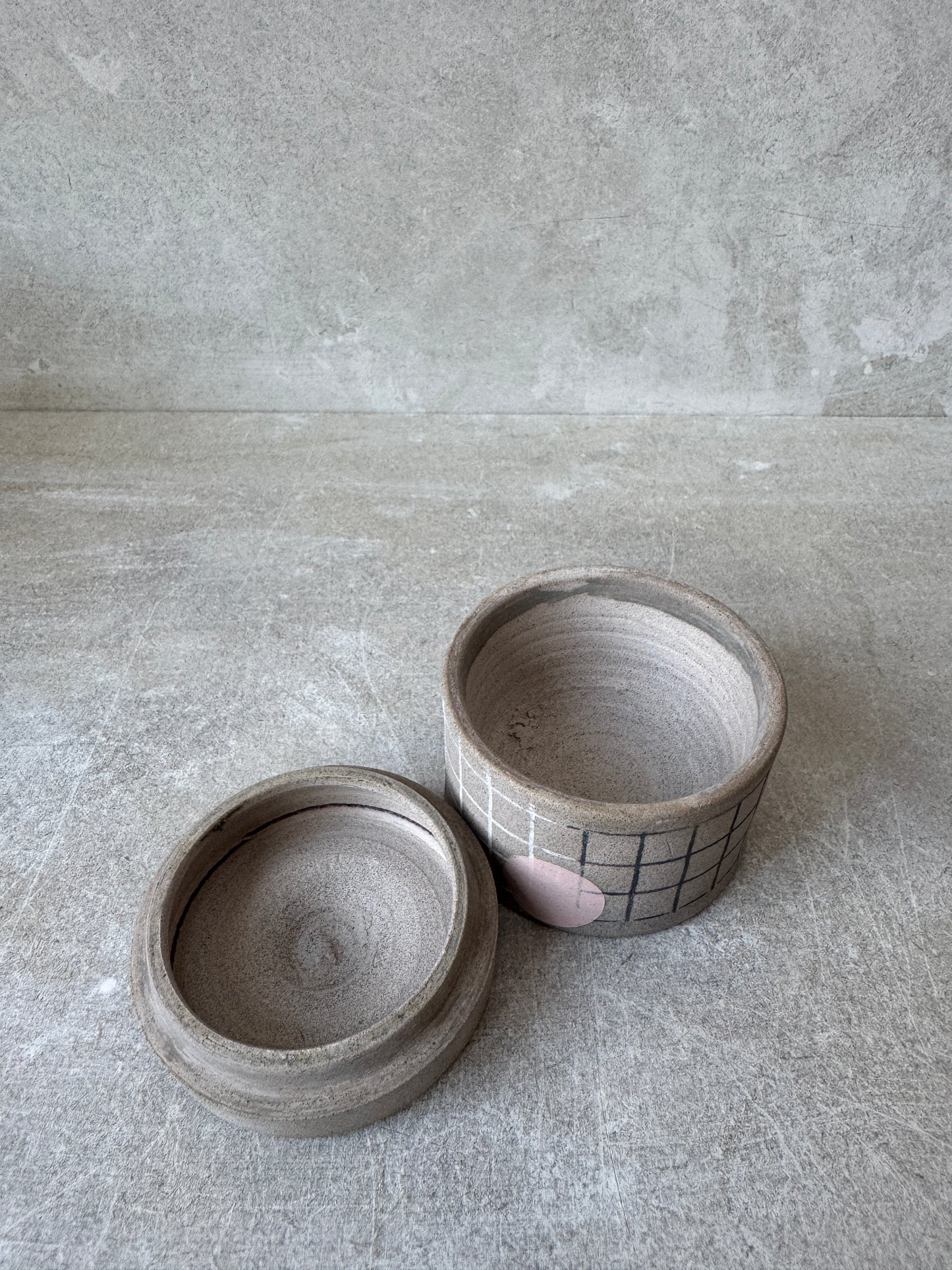 lidded pot
