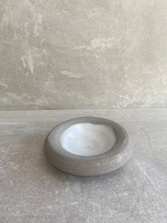 Hollow rimmed dish